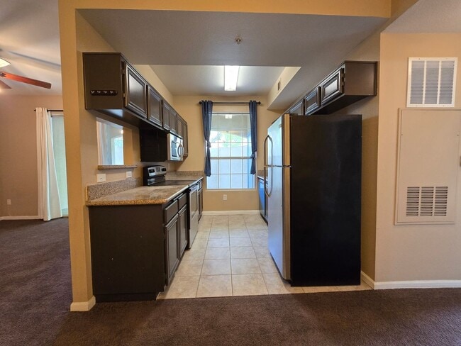 Building Photo - CANYON CREST CONDO