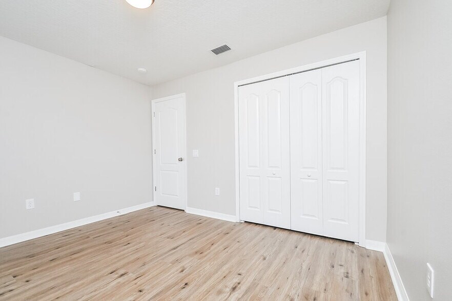 Building Photo - 12724 Lake Vista Dr