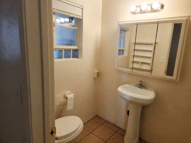 Building Photo - 2140 N Forgeus Ave