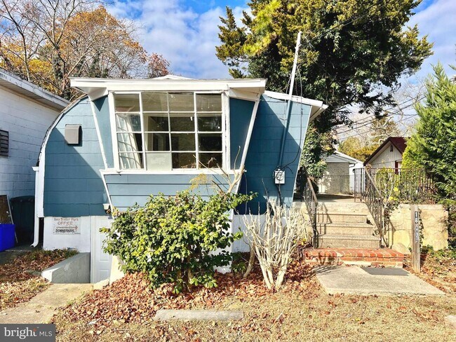 Primary Photo - 18-24 Hale Ave-18-24