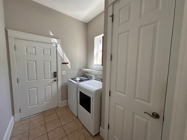 Building Photo - Luxury Rental Home in the Heart of Myrtle ...