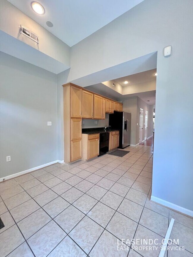 Building Photo - 1016 11th St NE