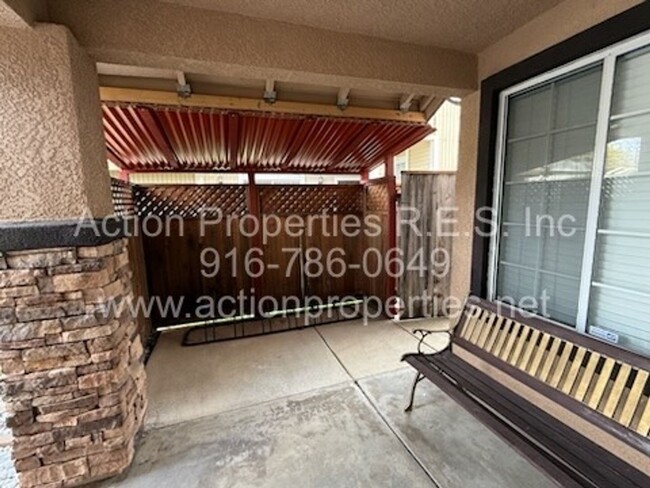 Building Photo - Spacious 4 Bed, 2.5 Bath + Office - Tesla ...