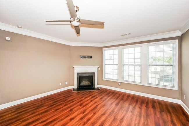 Building Photo - Beautiful 4 Bedroom Single Family Home