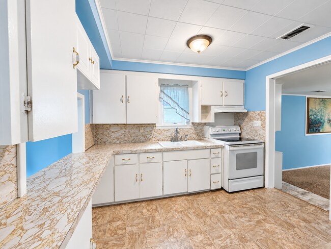 Building Photo - 6030 Cotter Ave