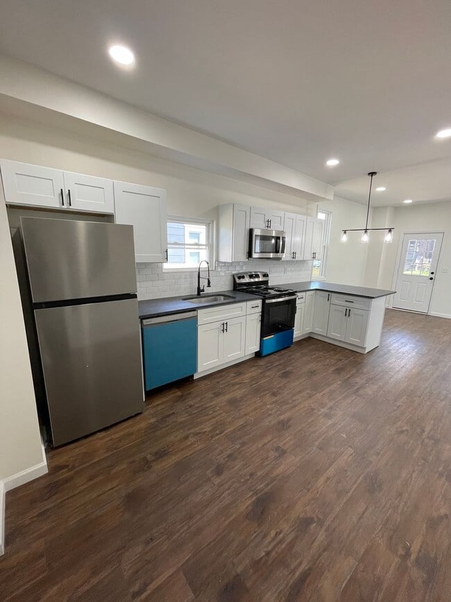 Building Photo - Fully Renovated 3BR/2.5BA Home in Merion Village