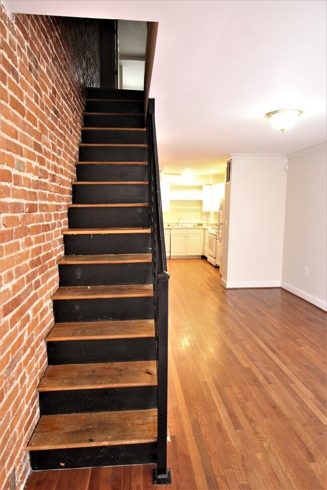 Building Photo - Spacious Riverside 3bd/2.5ba home CAC and ...