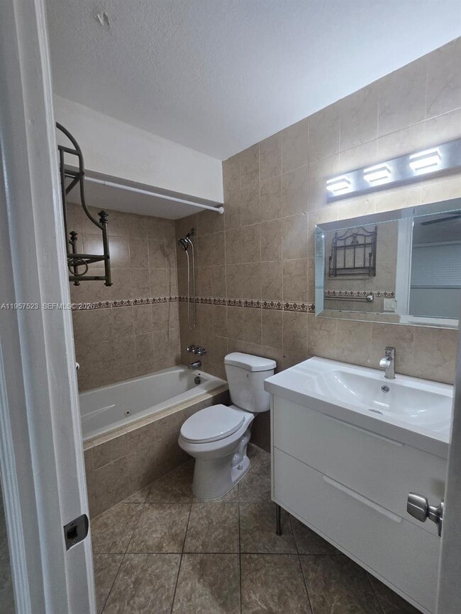 Building Photo - 5151 W Oakland Park Blvd