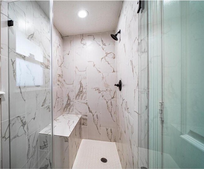 Building Photo - Newly Renovated 4-bedroom Home Inside the ...