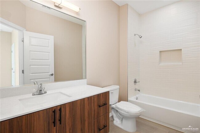 Building Photo - 7 N Spruce St