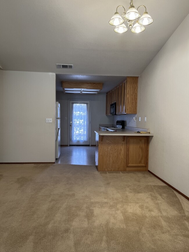 Building Photo - 1029 Courtyard Dr