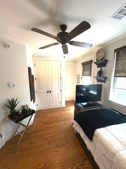 Inside private bedroom facing closet - 15927 Morgan St