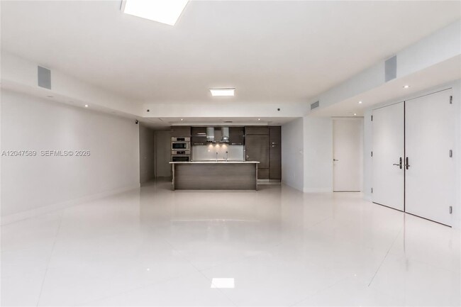 Building Photo - 17201 Collins Ave