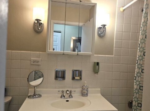 Building Photo - 6325 N Sheridan Rd