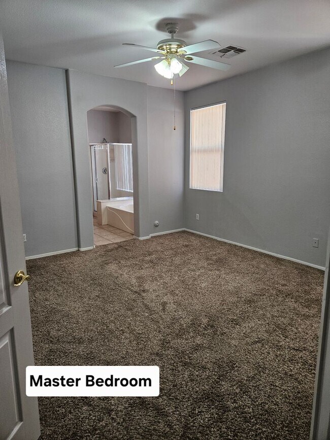 Building Photo - 931 E Sherri Dr