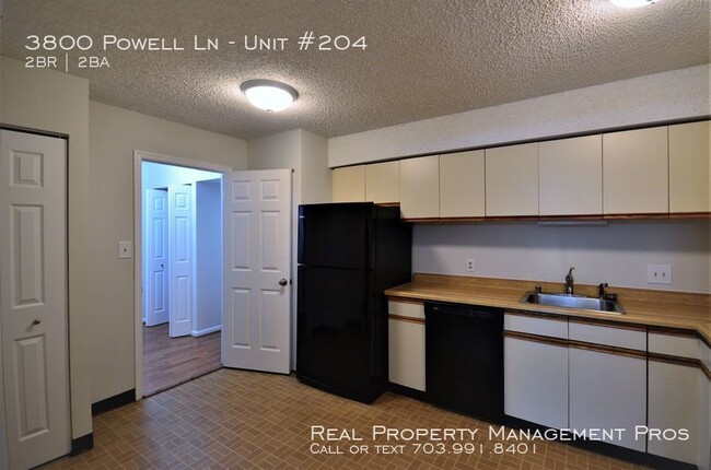 Building Photo - Spacious Condo in Peaceful Lakeside Plaza!