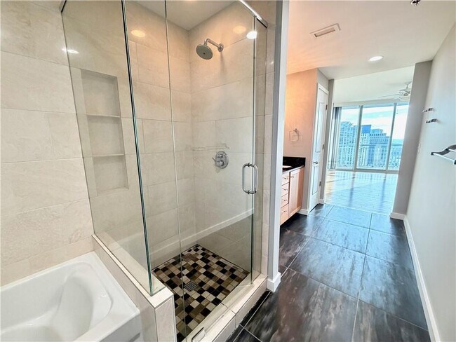 Building Photo - 3338 Peachtree Rd NE