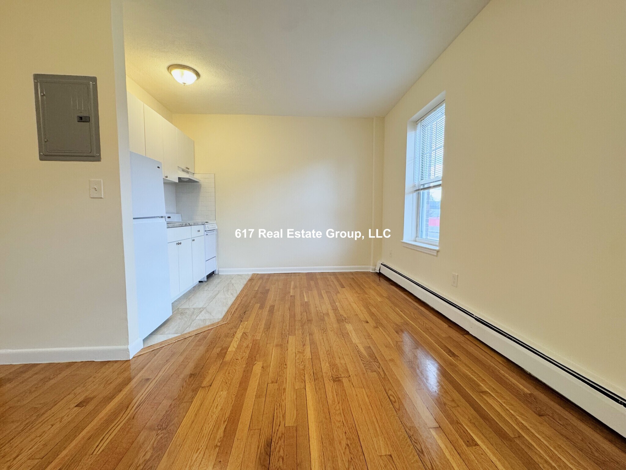 Building Photo - 172 N Beacon St