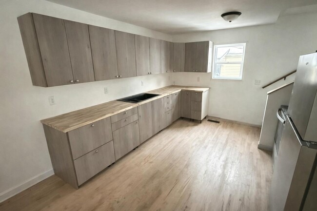 Building Photo - 810 4th St