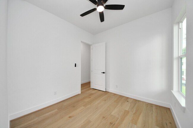 Building Photo - 7117 Eastwood St
