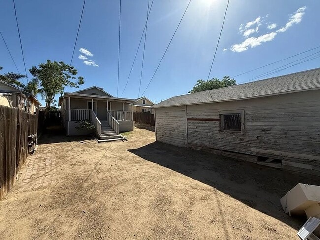 Building Photo - 424 Lucard St