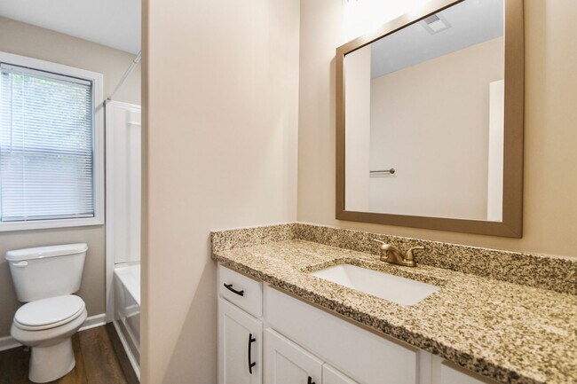Building Photo - Pet Friendly Three Bedroom!