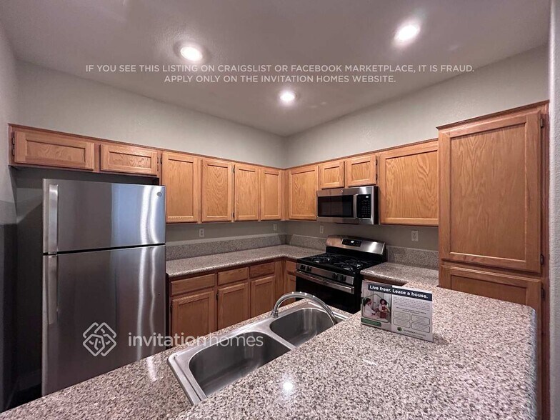 Building Photo - 1201 Valerio Ln