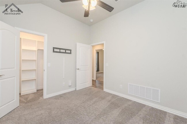 Building Photo - 4938 Spring Hill Dr