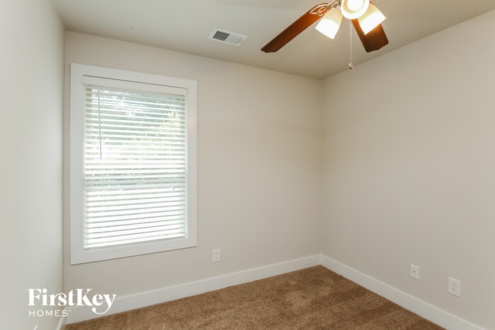Building Photo - 2375 Belaire Dr