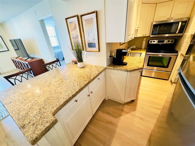 Building Photo - 1 Las Olas Cir