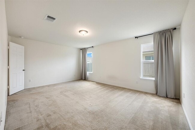 Building Photo - 704 Bailey Park Dr