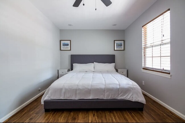 Master bedroom - 9305 Emnora Ln