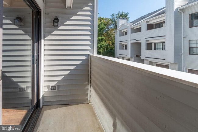 Building Photo - 1625 Carriage House Terrace