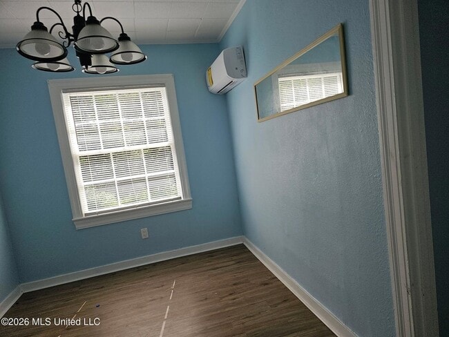 Building Photo - 1816 Kenmore Dr