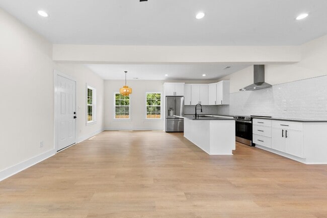 Building Photo - 3420 Tappan Pl