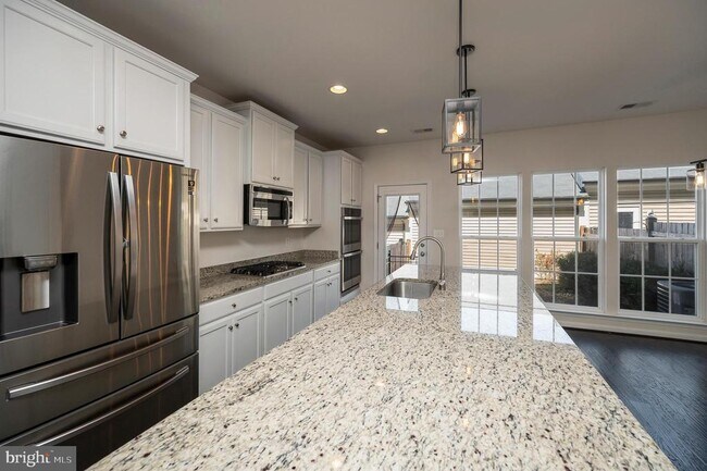 Building Photo - 208 Freesia Ln