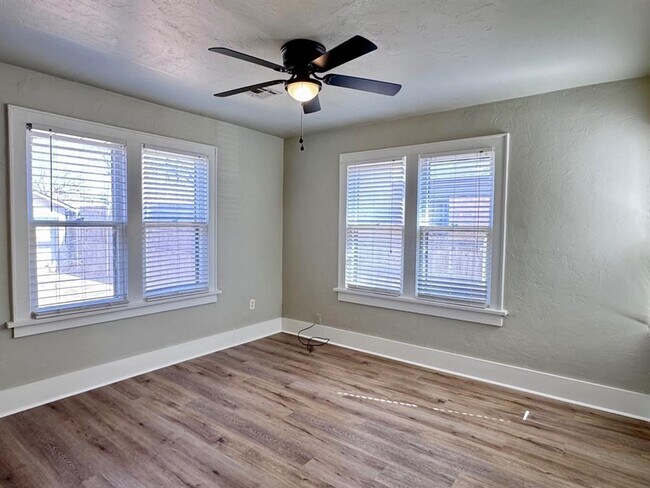 Building Photo - 2521 NW 12th St