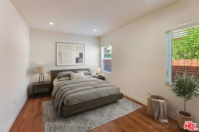 Building Photo - 1405 N Coronado St