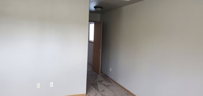 Building Photo - 3 Bedroom 2.5 Bath Home In Eagle Ridge - A...