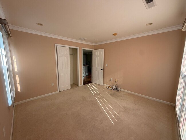 Building Photo - 87 Timberhill Dr