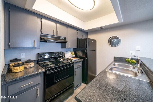 Building Photo - 949 S Longmore
