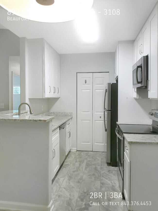 Building Photo - 897 Fording Island Rd