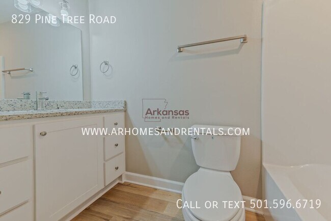 Building Photo - 829 Pine Tree Rd