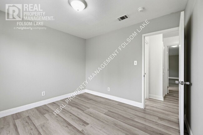 Building Photo - 619 Wales Dr