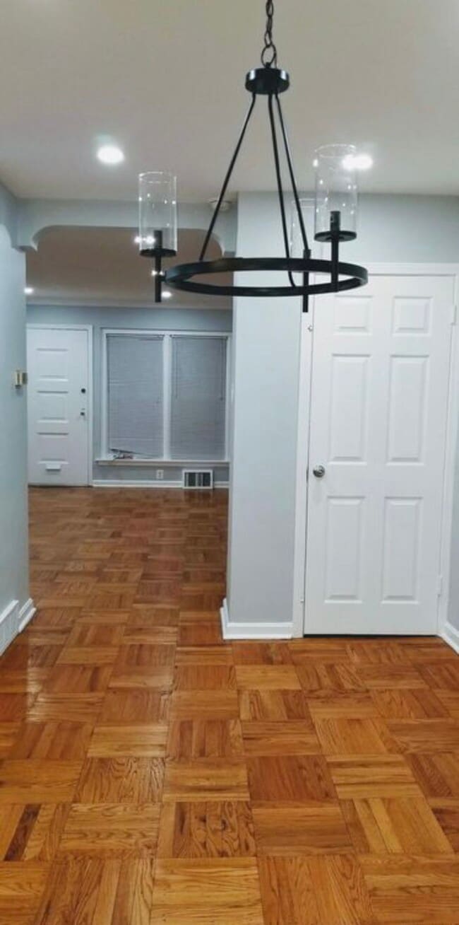 Building Photo - 7935 Leonard St