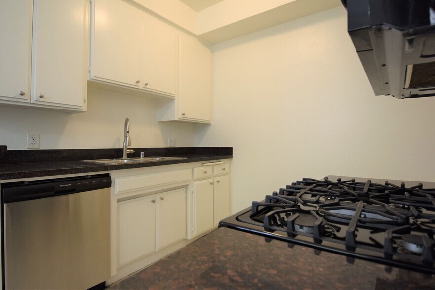 Building Photo - 11107 La Maida St