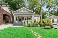 Building Photo - Single Family Residence, West Side - 3 bed...