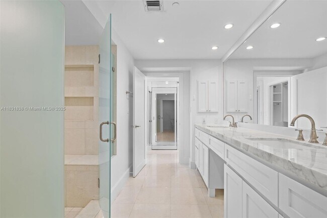 Building Photo - 251 Crandon Blvd