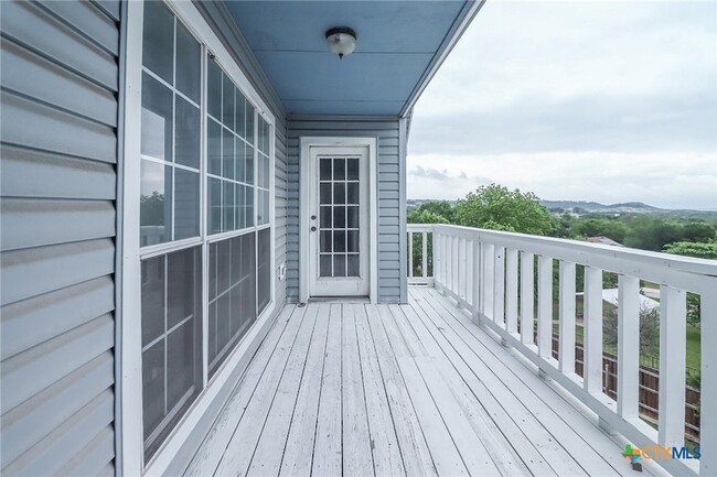 Building Photo - 1810 Mesa Oaks Cir