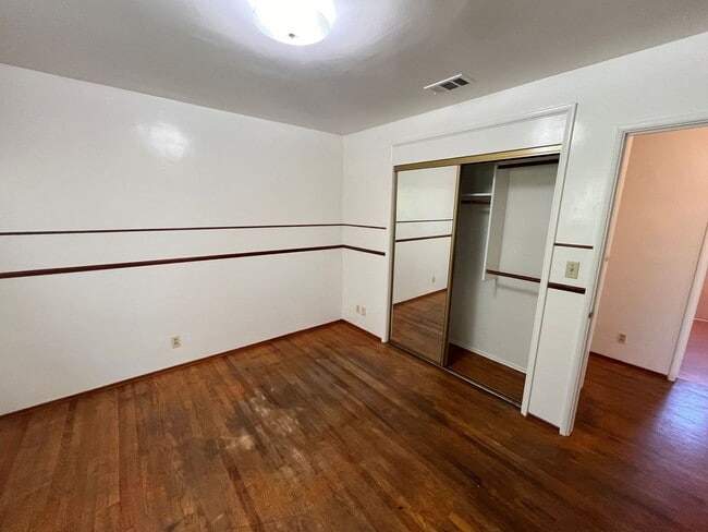 Building Photo - 215 S D St